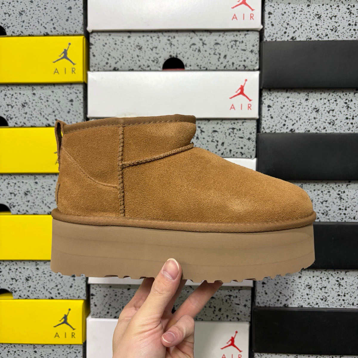 UGG Mini Platform Boots in Chestnut – 5 cm