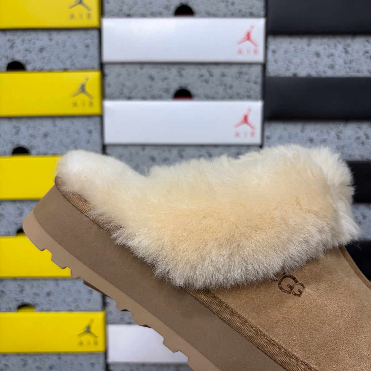 UGG Chestnut Platform Slippers with Fluffy Collar – 3 cm