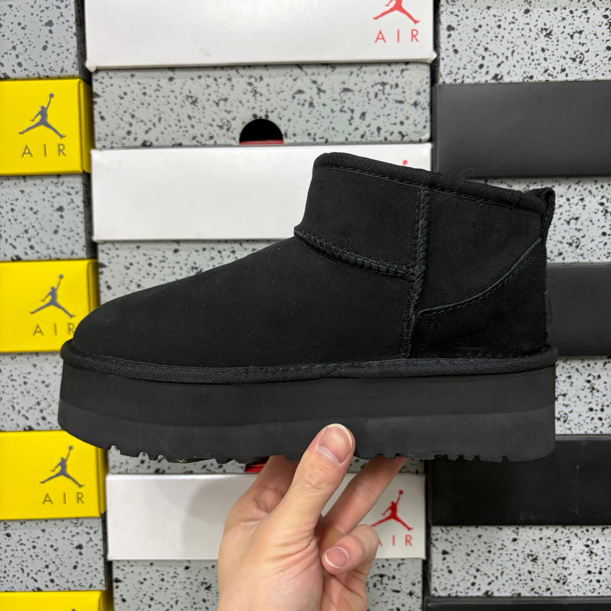 UGG Mini Platform Boots in Black – 3 cm