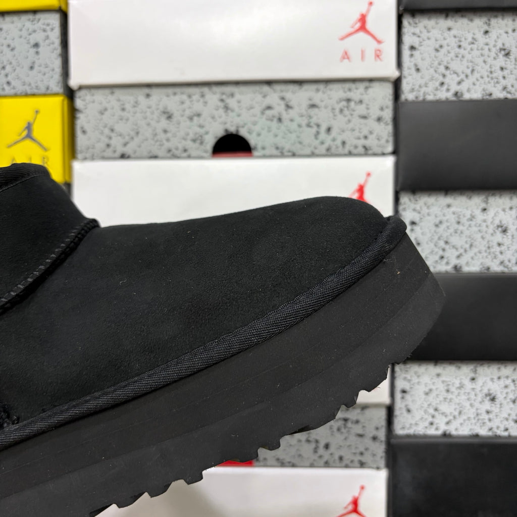 UGG Mini Platform Boots in Black – 3 cm