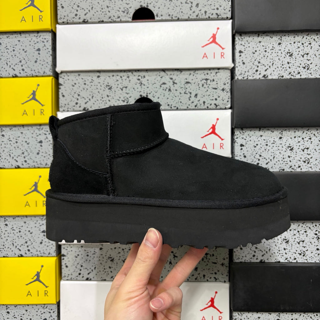 UGG Mini Platform Boots in Black – 3 cm