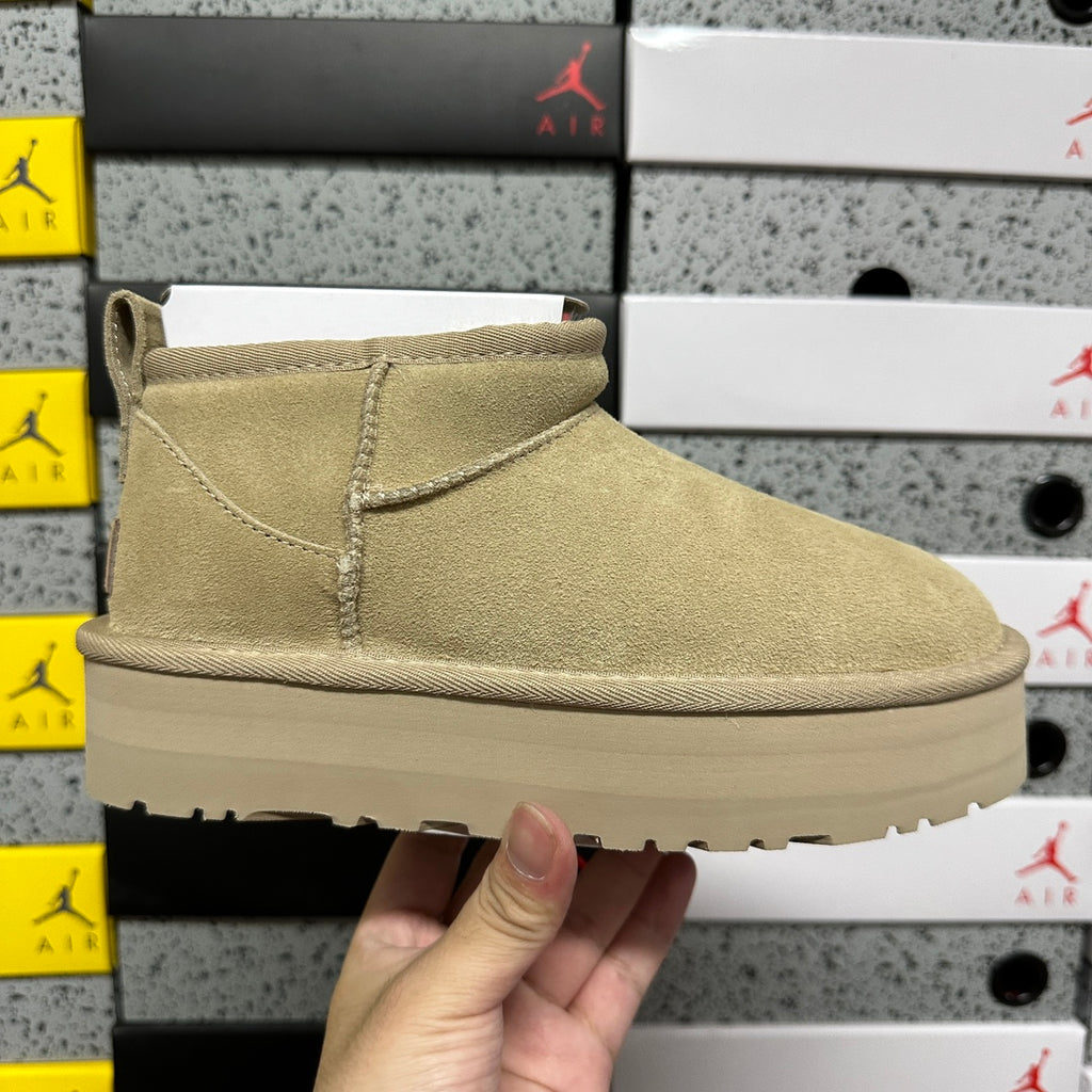 UGG Mini Platform Boots in Mustard – 3 cm