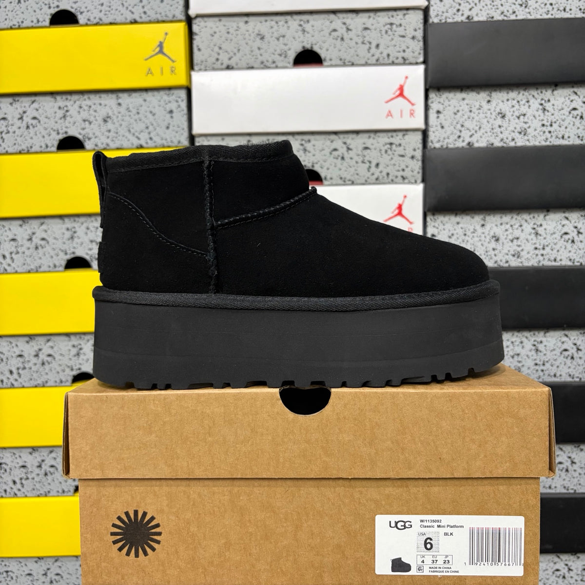 UGG Mini Platform Boots in Black – 5 cm
