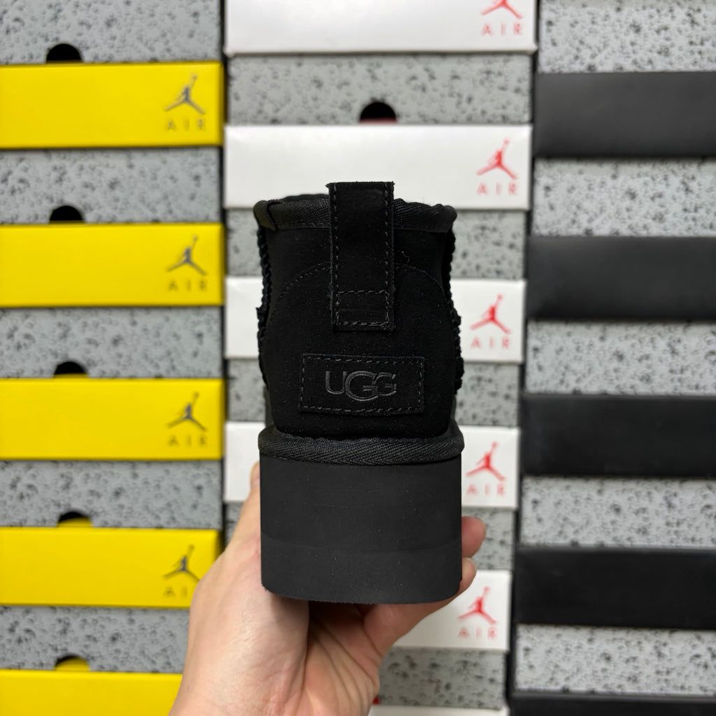 UGG Mini Platform Boots in Black – 5 cm