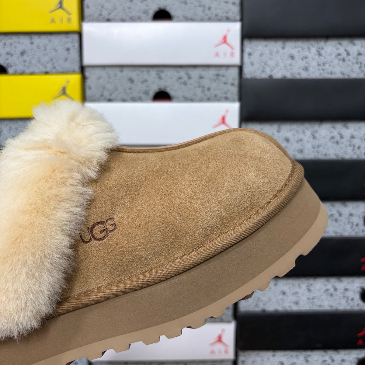 UGG Chestnut Platform Slippers with Fluffy Collar – 3 cm