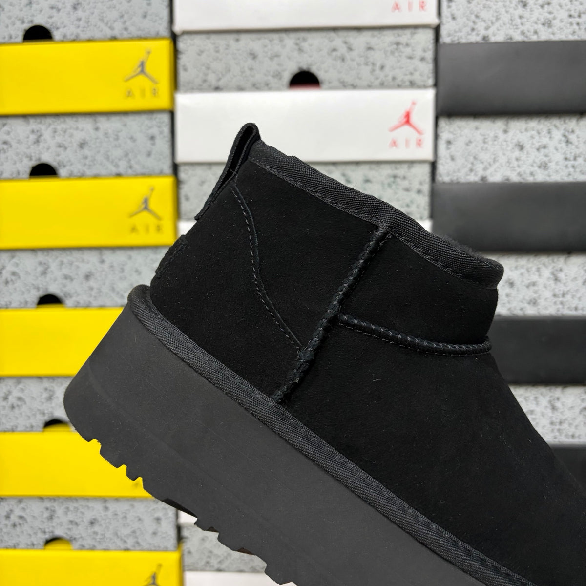 UGG Mini Platform Boots in Black – 5 cm
