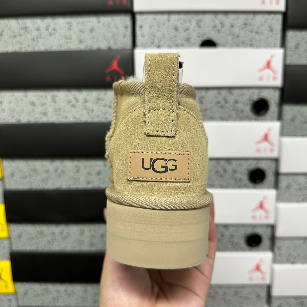 UGG Mini Platform Boots in Mustard – 3 cm
