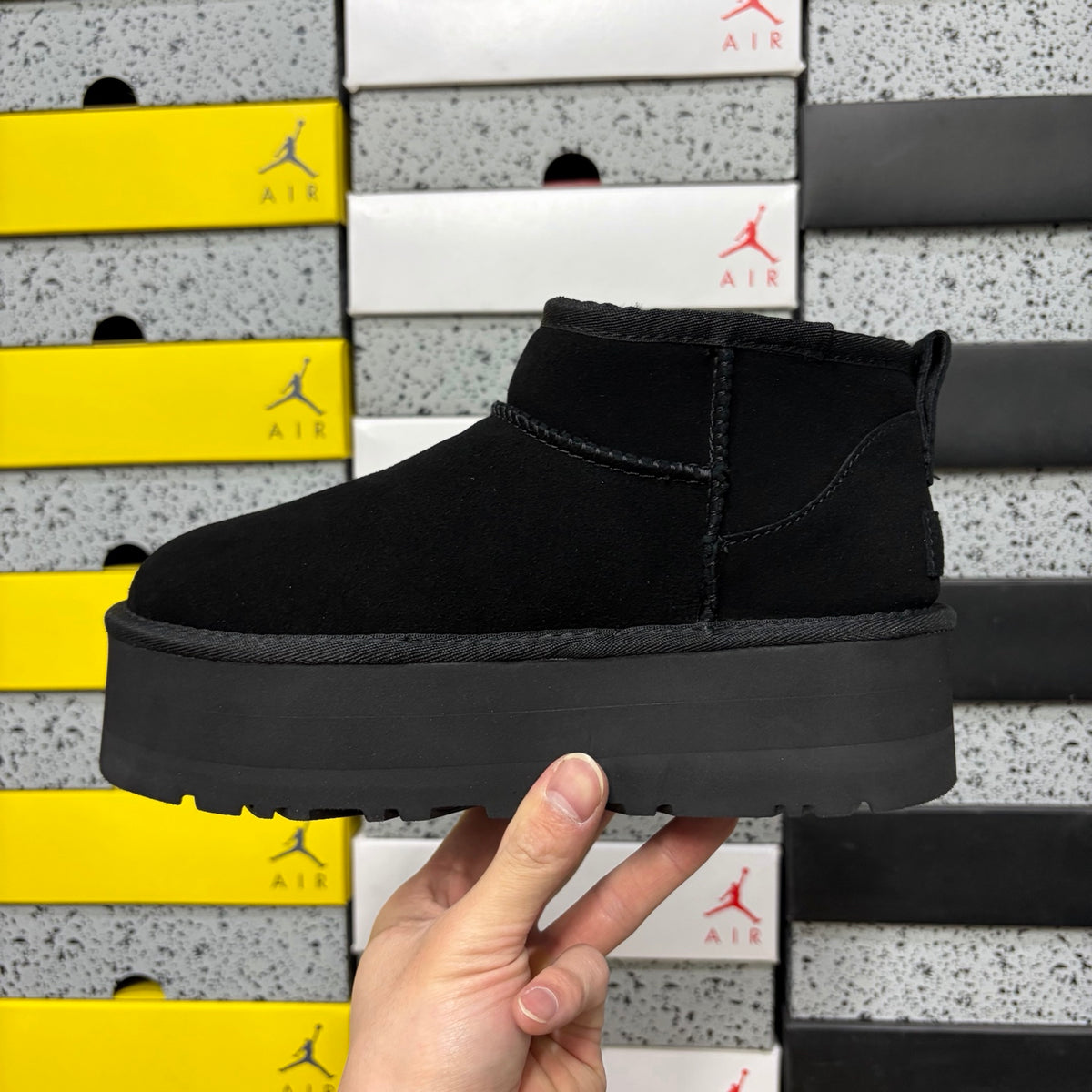 UGG Mini Platform Boots in Black – 5 cm