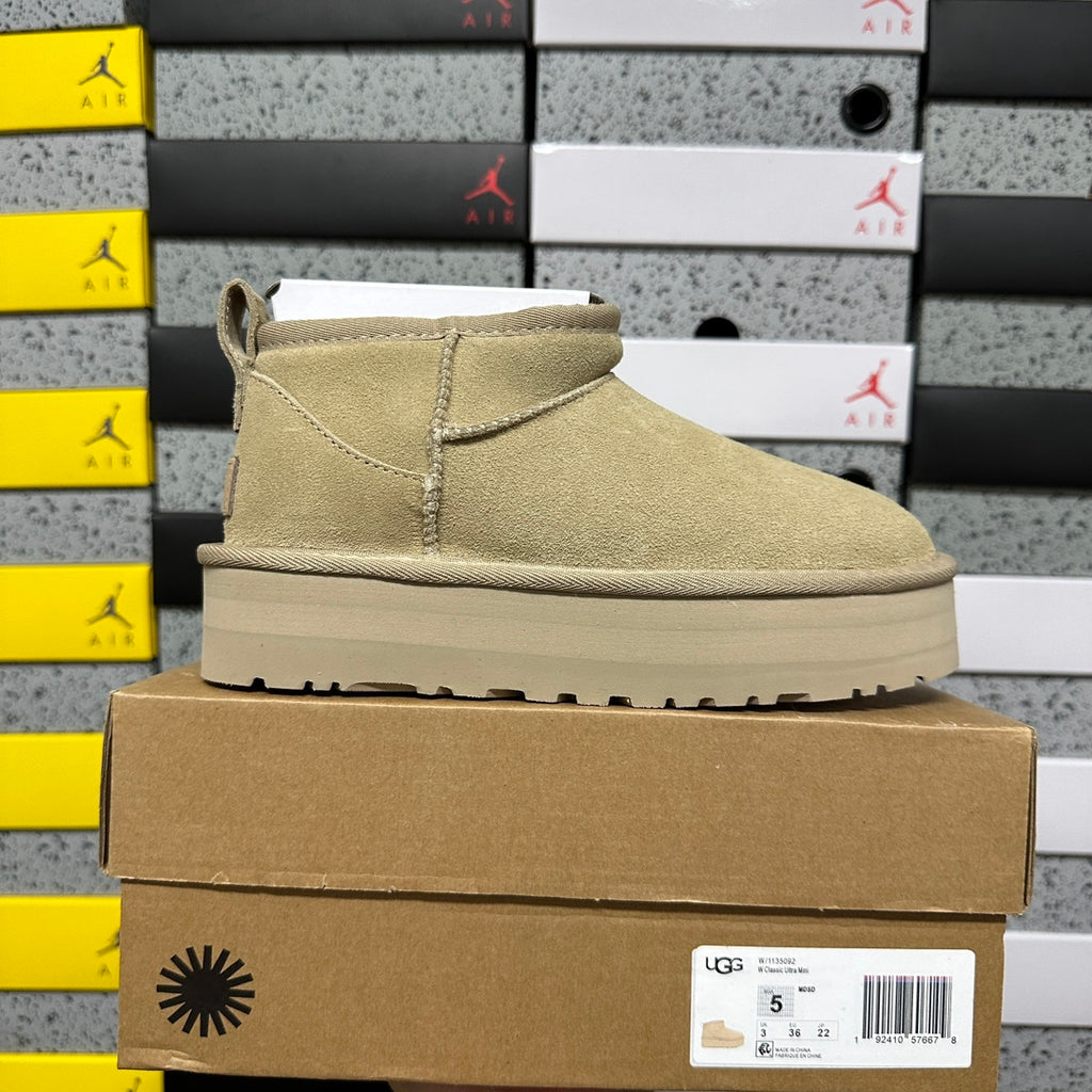 UGG Mini Platform Boots in Mustard – 3 cm