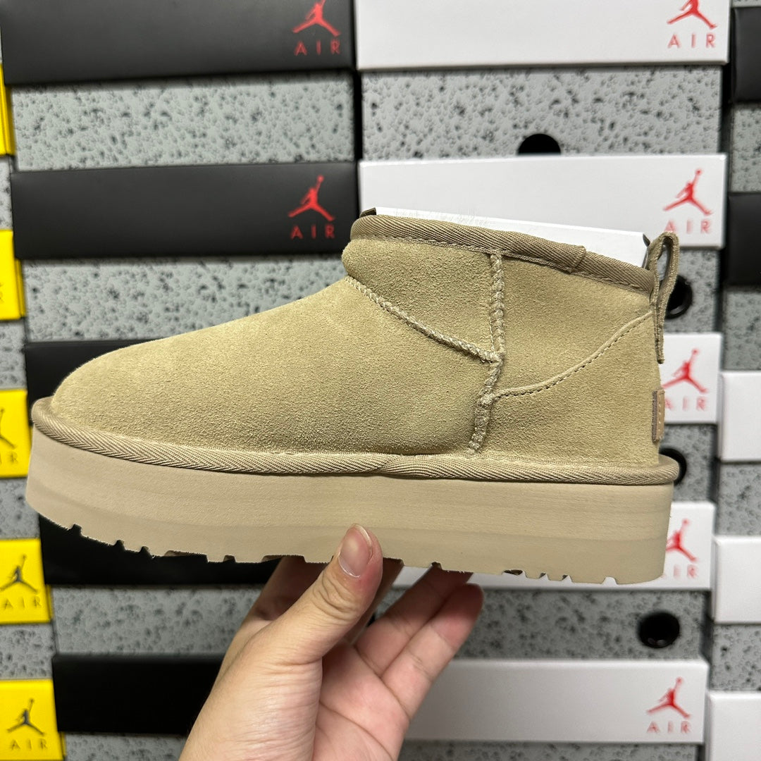 UGG Mini Platform Boots in Mustard – 3 cm