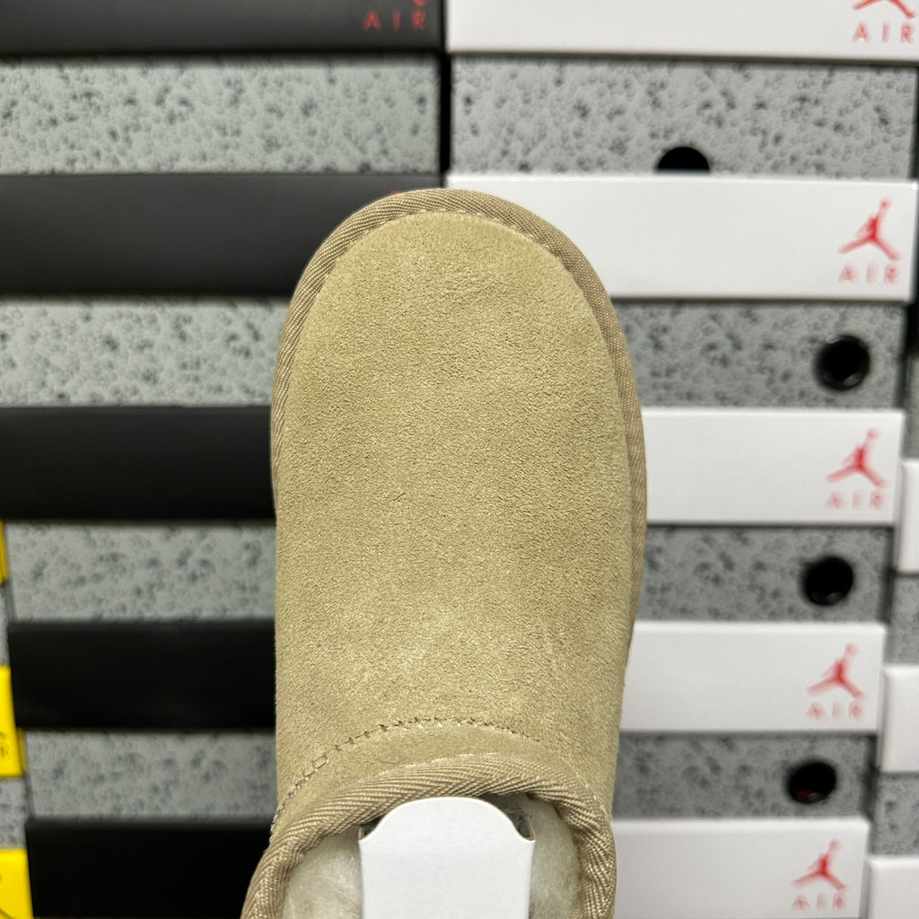 UGG Mini Platform Boots in Mustard – 3 cm