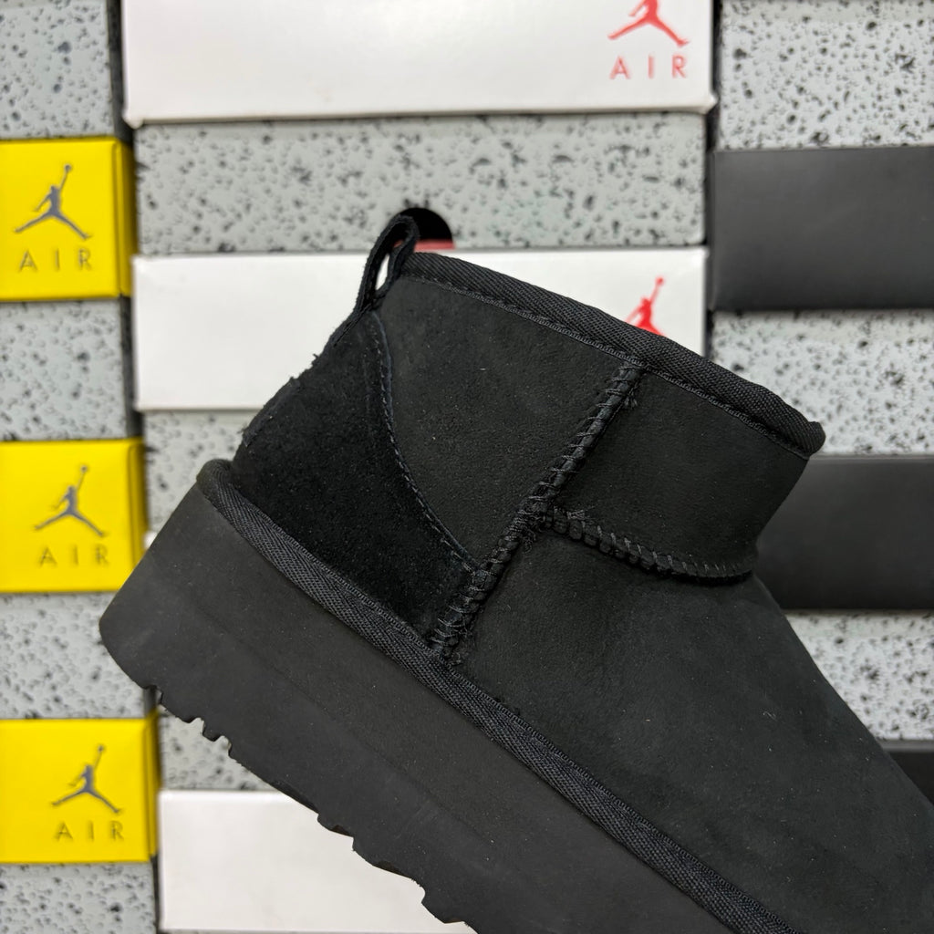 UGG Mini Platform Boots in Black – 3 cm