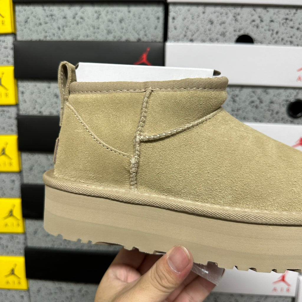 UGG Mini Platform Boots in Mustard – 3 cm
