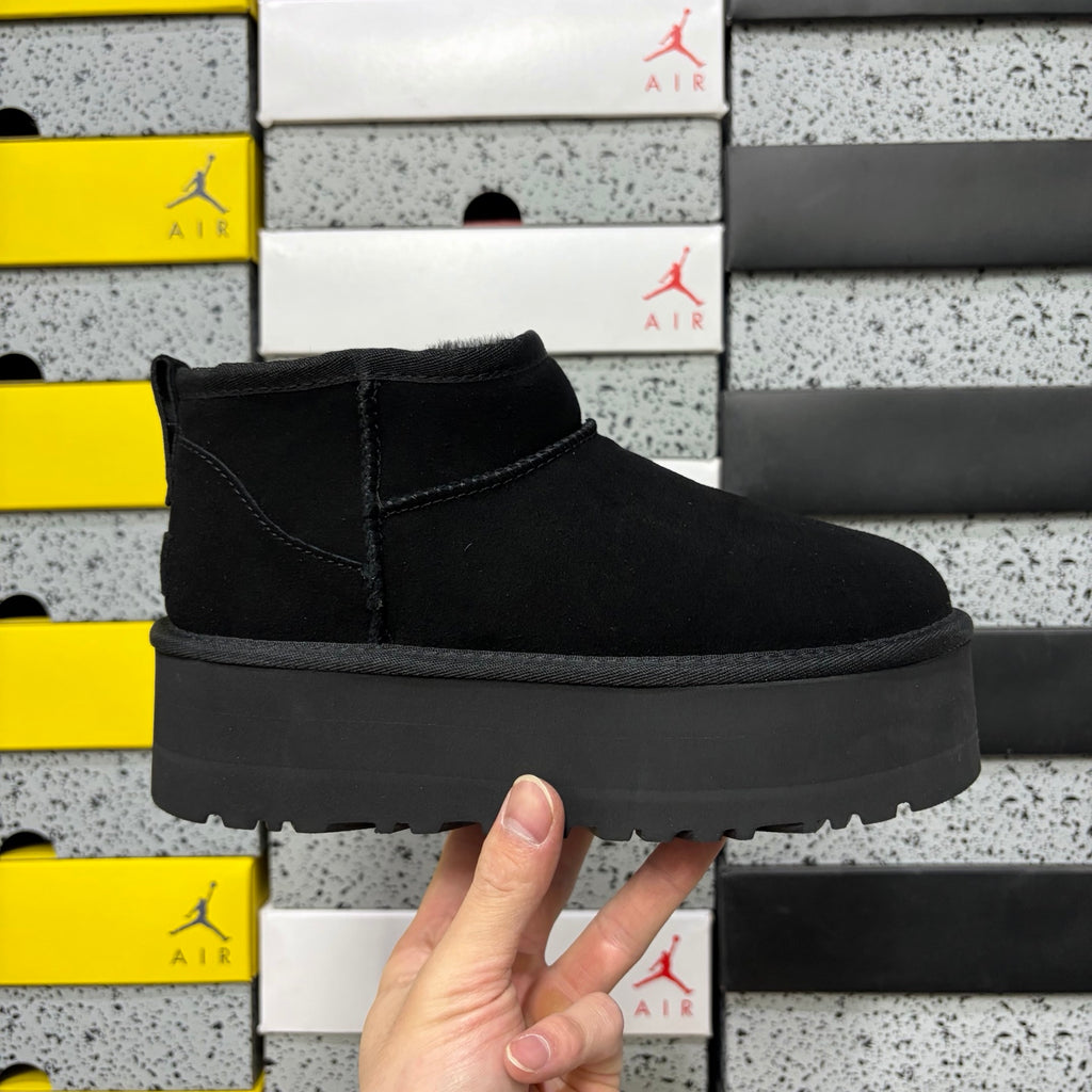UGG Mini Platform Boots in Black – 5 cm