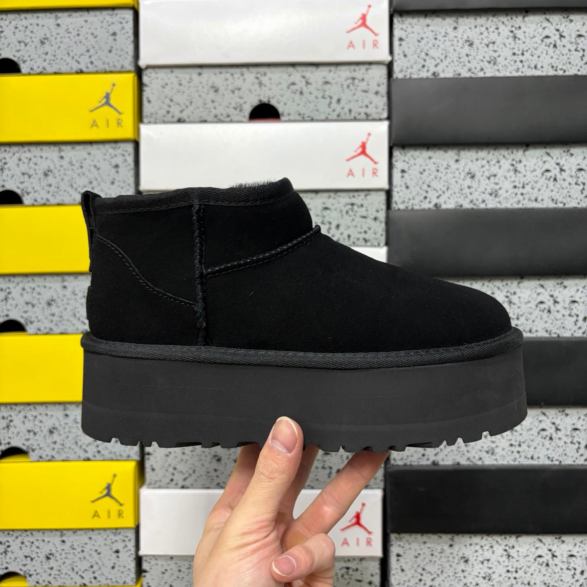 UGG Mini Platform Boots in Black – 5 cm