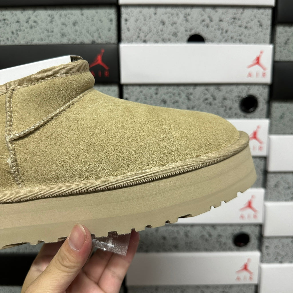 UGG Mini Platform Boots in Mustard – 3 cm
